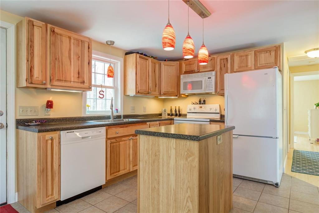32 Kathy Lane Cumberland Center, ME 04021 - Photo 10 of 34 Matching appliances include Flat Top...
