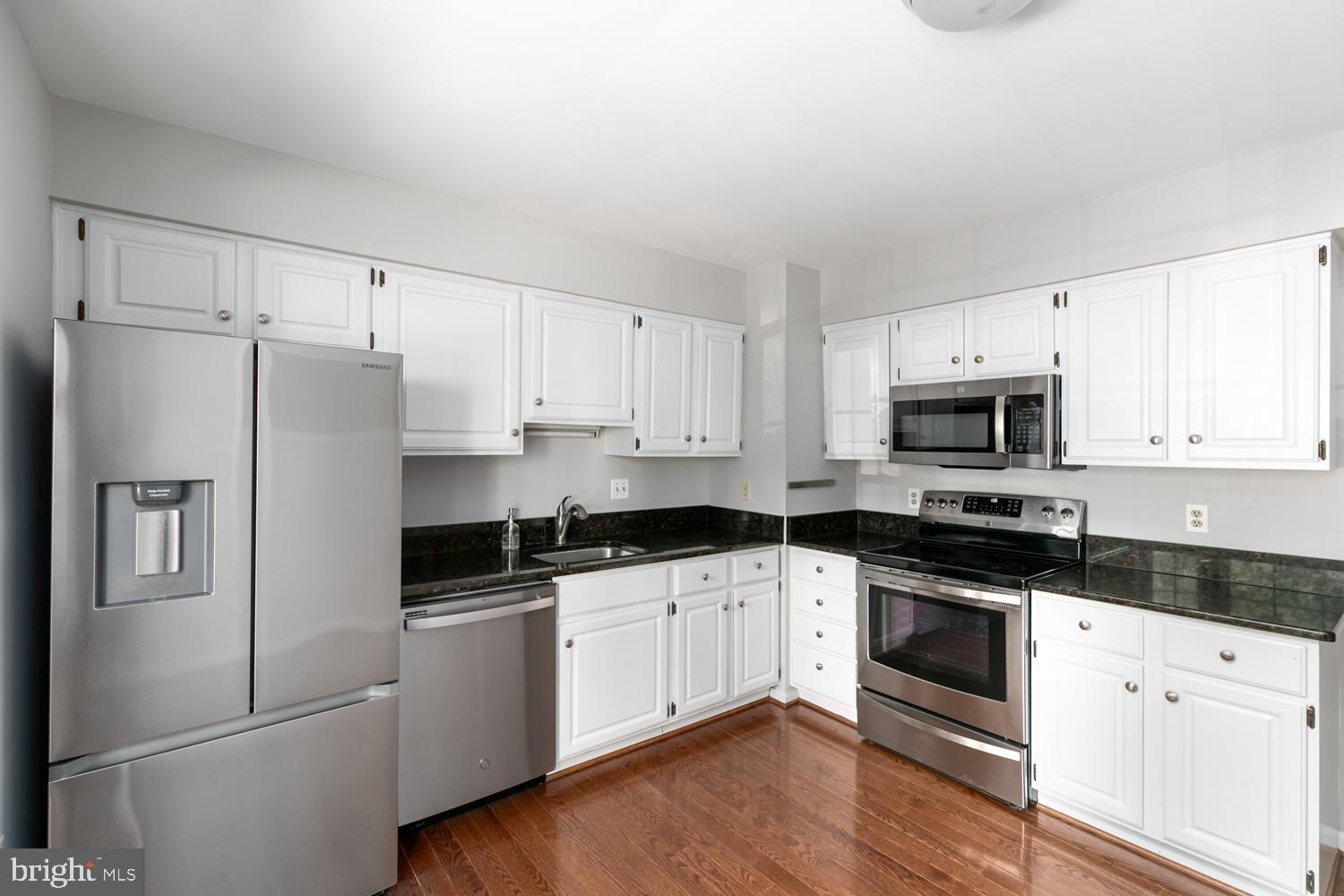 11915 Sentinel Point Court Reston, VA 20191 - Photo 3 of 34