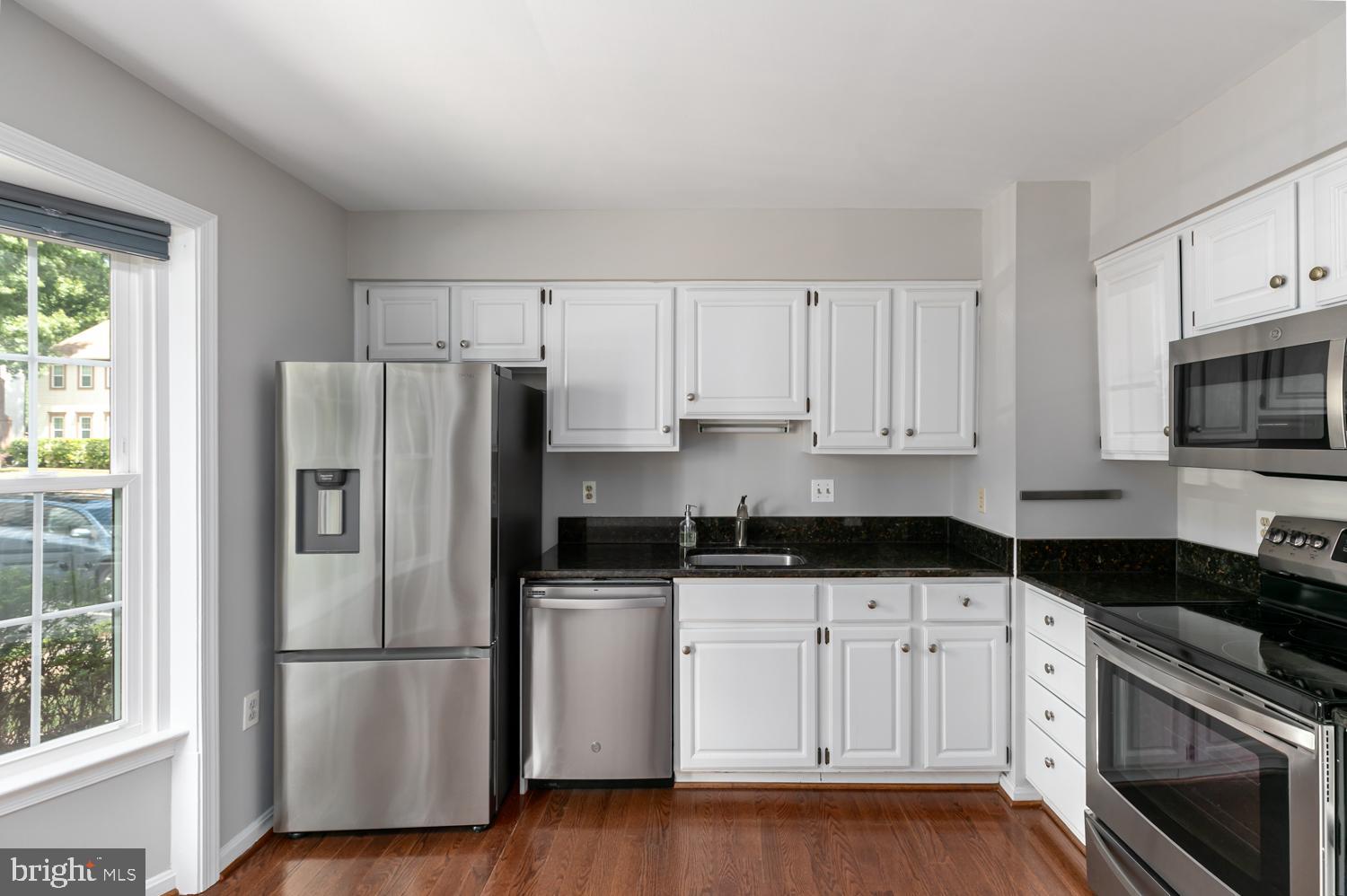 11915 Sentinel Point Court Reston, VA 20191 - Photo 4 of 34