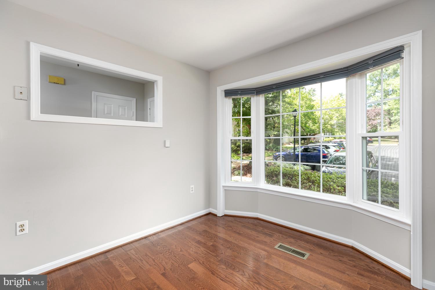 11915 Sentinel Point Court Reston, VA 20191 - Photo 5 of 34