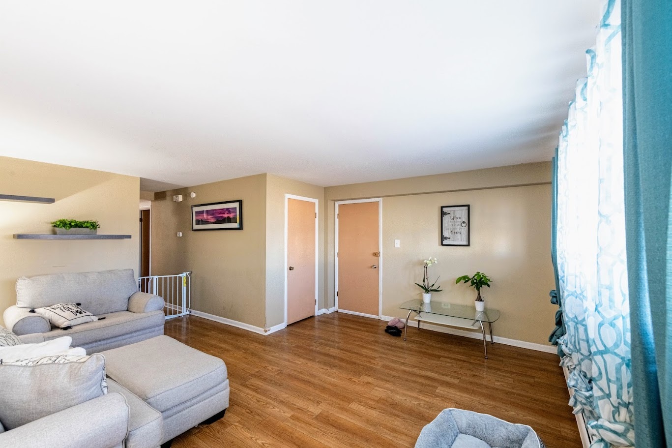 1617 35th Avenue Melrose Park, IL 60160 - Photo 6 of 38 a living room with furniture and a couch