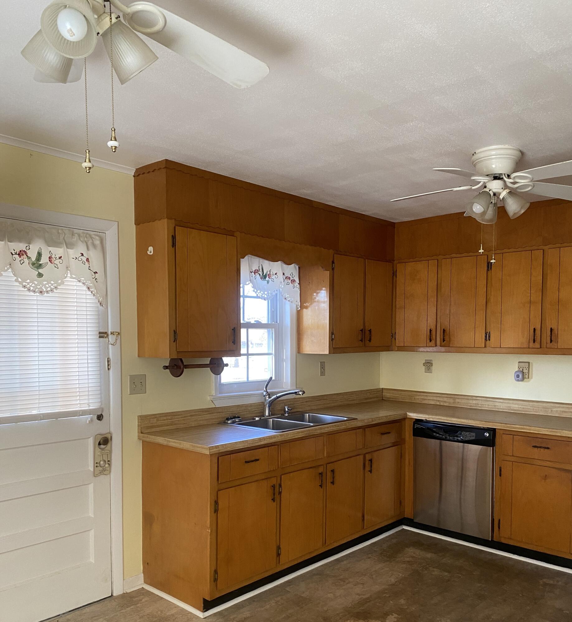 609 Forrest Road Fort Oglethorpe, GA 30742 - Photo 6 of 15 IMG_8871