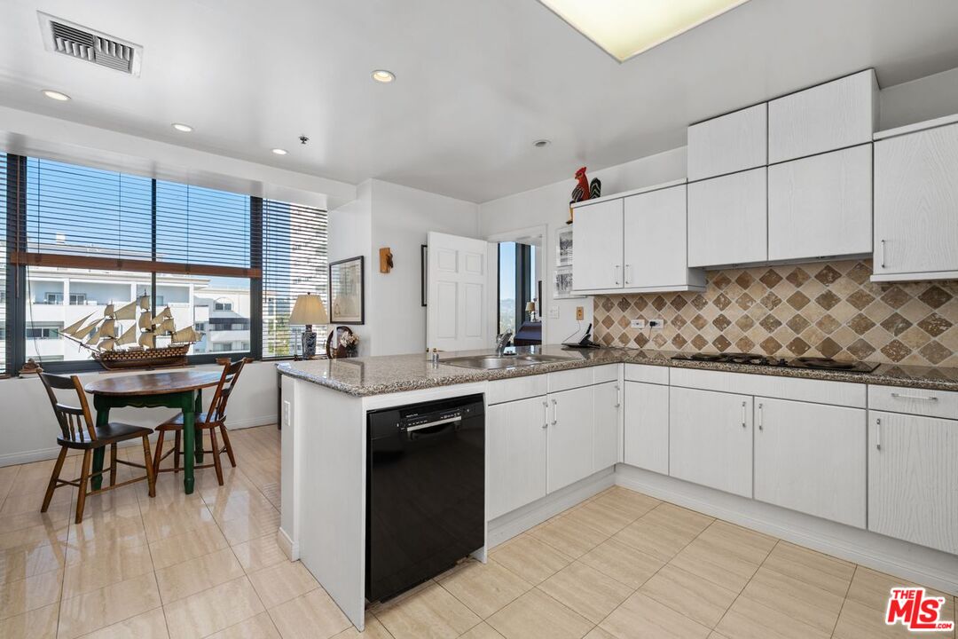 10724 Wilshire Boulevard, Unit 1104 Los Angeles, CA 90024 - Photo 19 of 36