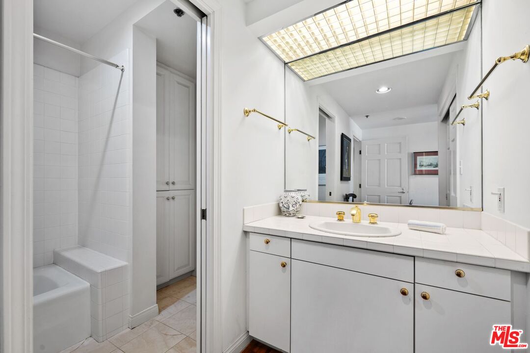 10724 Wilshire Boulevard, Unit 1104 Los Angeles, CA 90024 - Photo 26 of 36