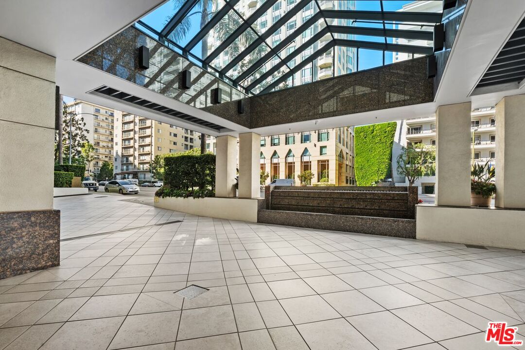 10724 Wilshire Boulevard, Unit 1104 Los Angeles, CA 90024 - Photo 3 of 36
