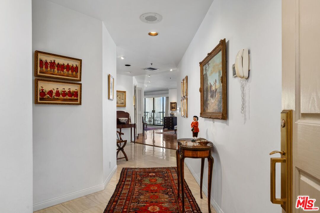 10724 Wilshire Boulevard, Unit 1104 Los Angeles, CA 90024 - Photo 5 of 36