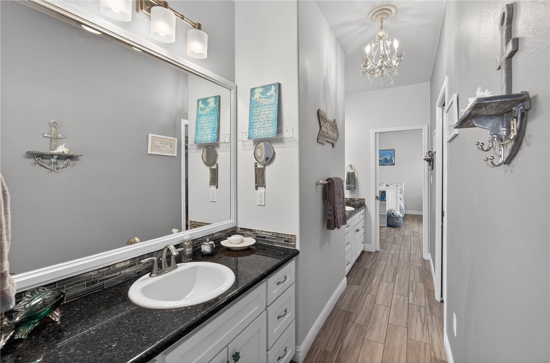 15614 Cuttysark Street Corpus Christi, TX 78418 - Photo 16 of 40 Jack & Jill Bath