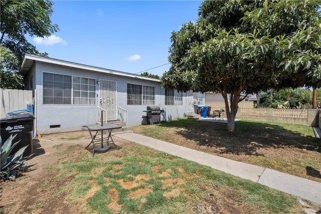 a view of a house with backyard and sitting area