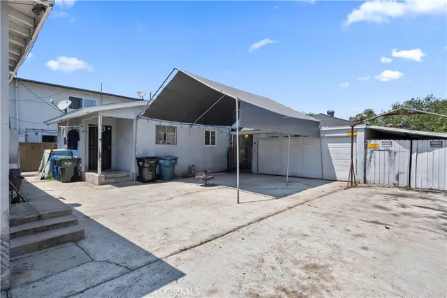 a view of a backyard of the house