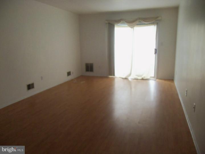804 Woodchip Road Lumberton, NJ 08048 - Photo 4 of 22 Living Room