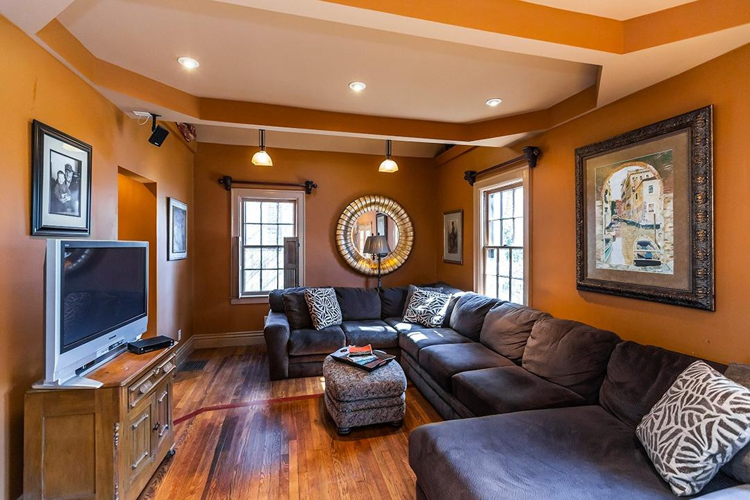 404 Ridgeway Road Lexington, KY 40502 - Photo 16 of 52 Great room ,Tall ceilings lots of window