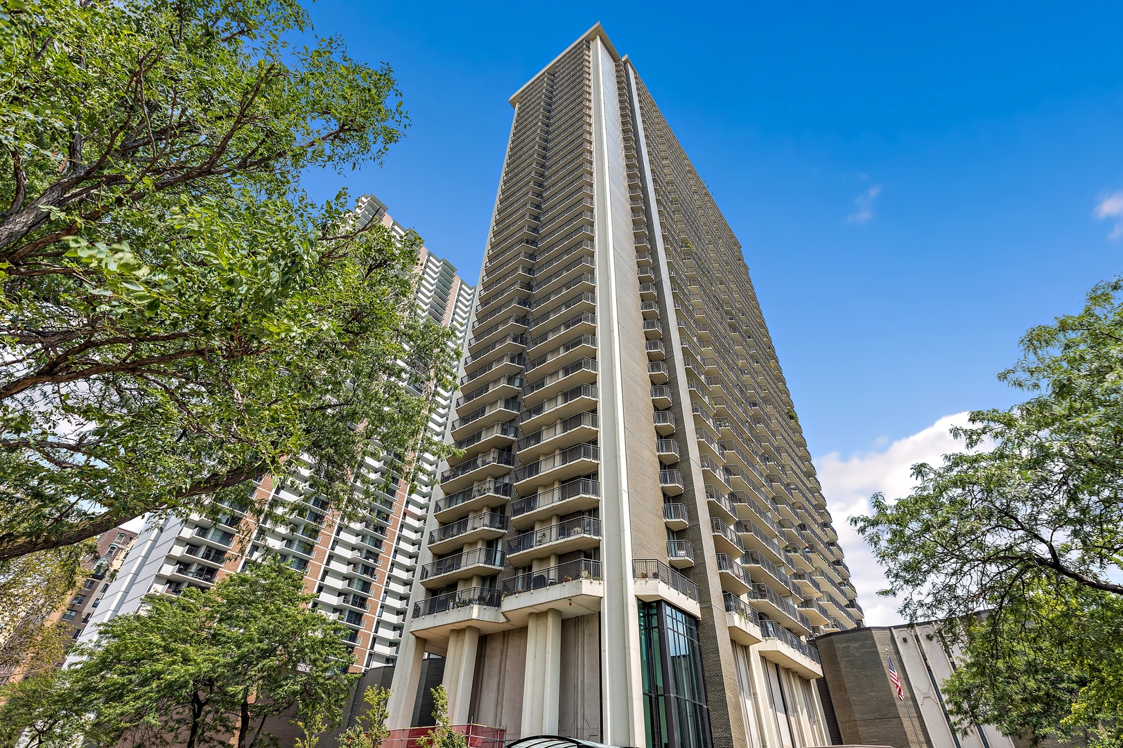 6007 North Sheridan Road, Unit 6E Chicago, IL 60660 - Photo 1 of 16