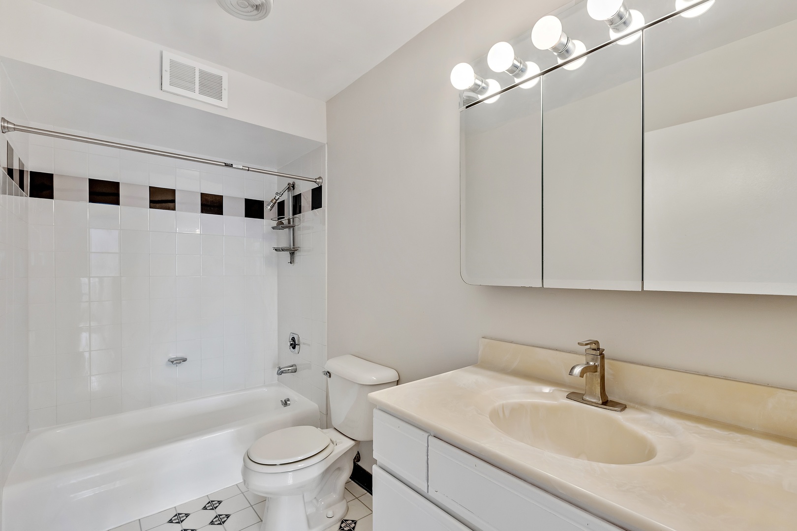 6007 North Sheridan Road, Unit 6E Chicago, IL 60660 - Photo 13 of 16