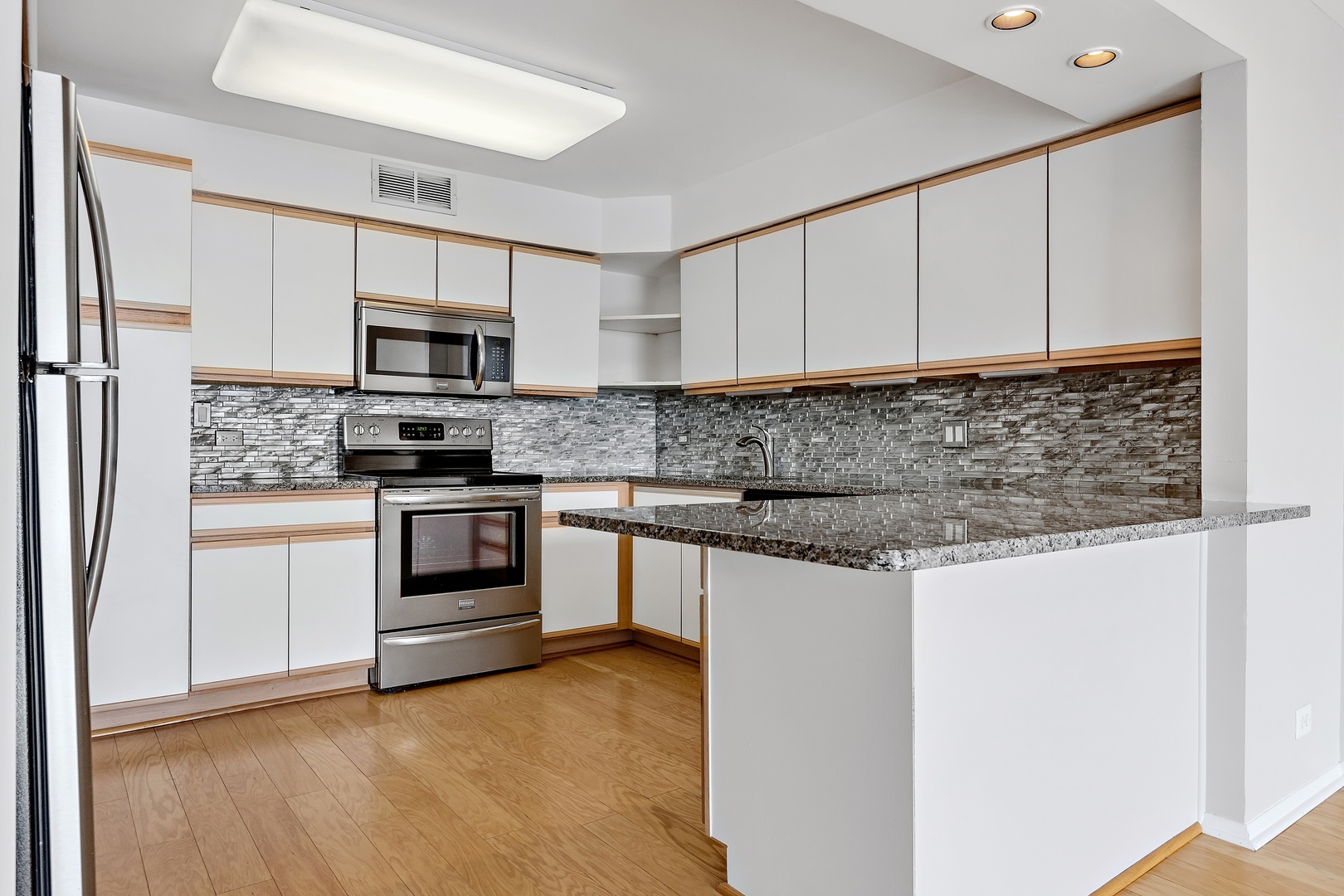 6007 North Sheridan Road, Unit 6E Chicago, IL 60660 - Photo 5 of 16