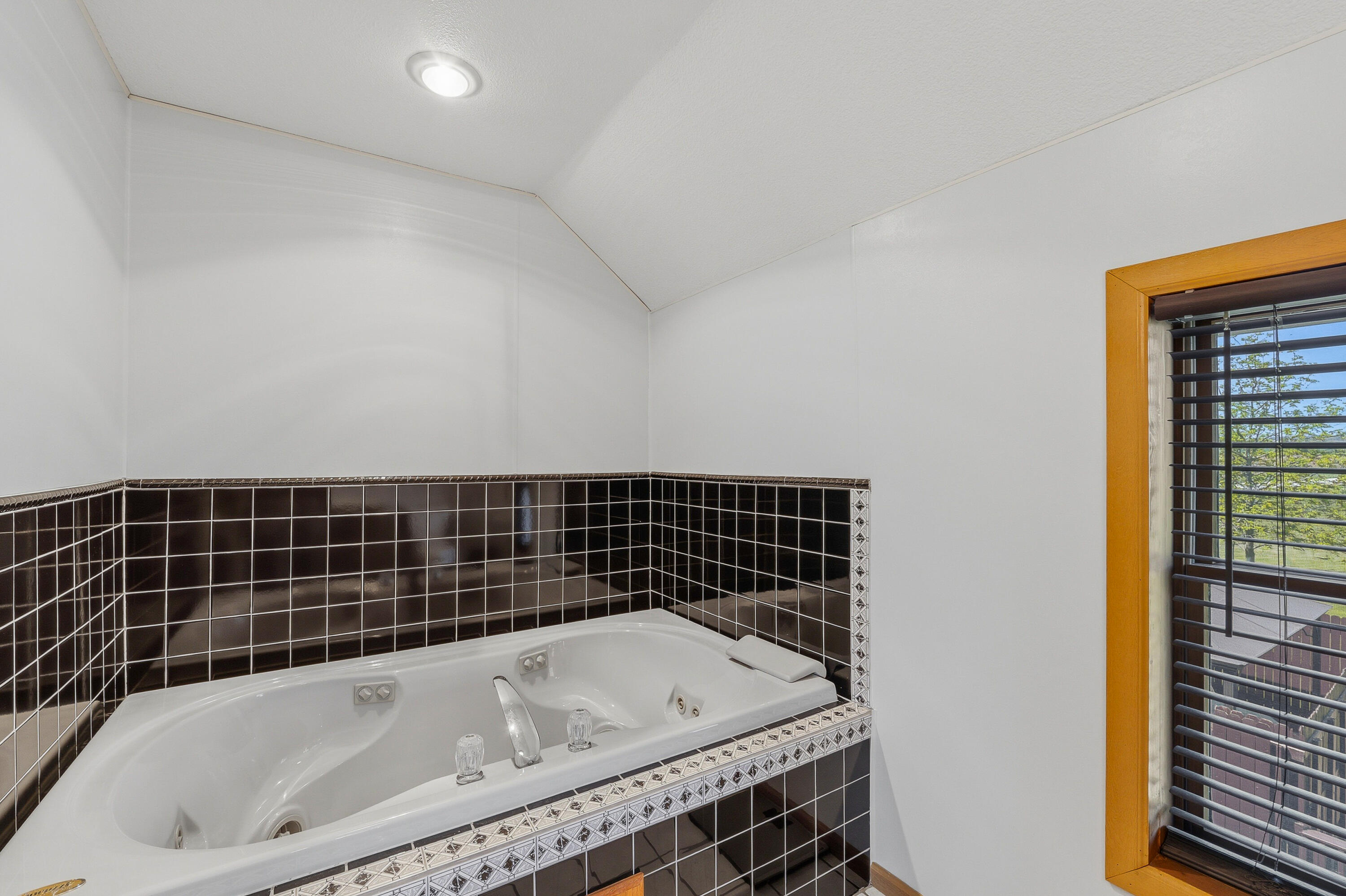 N9306 Highway 42 Herman, WI 53015 - Photo 19 of 43 Upper Level Full Bath with Jetted Tub