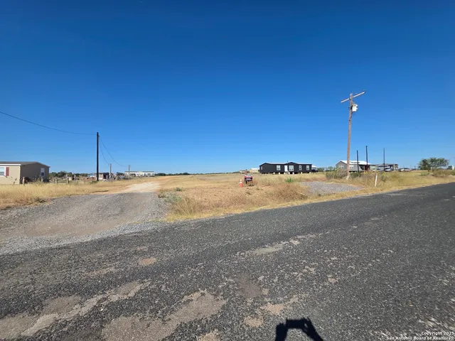 $99,999 | 205 North Dairy Road, Pleasanton, TX 78064