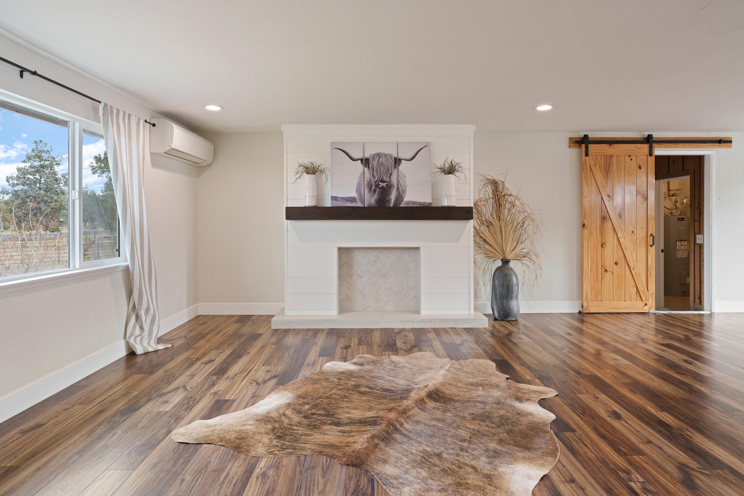 62118 Cody Jr Road Bend, OR 97701 - Photo 10 of 42 Living Room