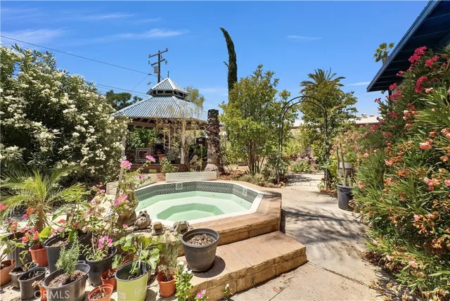 a view of an outdoor space