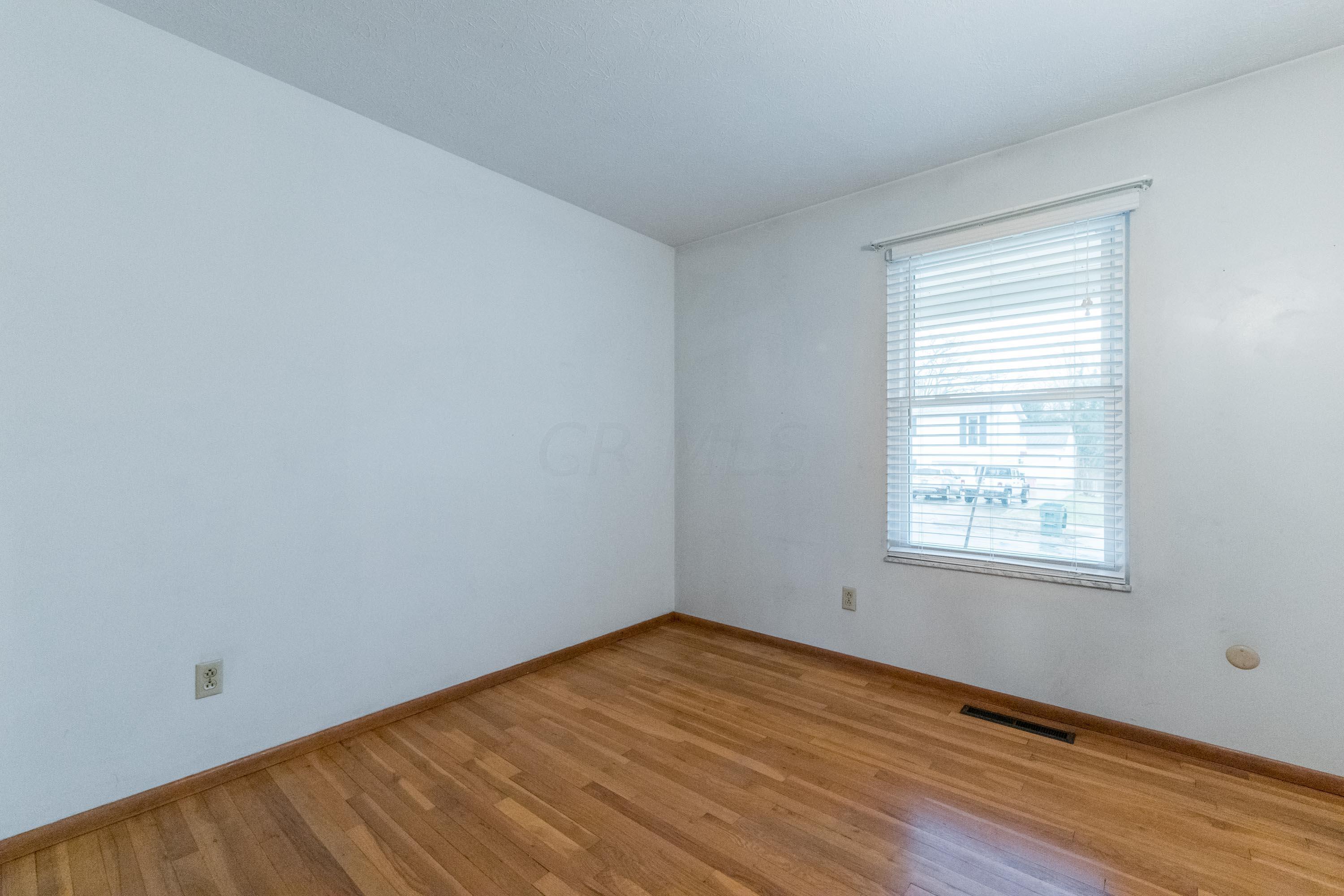 1557 Fall Brook Road Columbus, OH 43223 - Photo 22 of 42 022P1762453