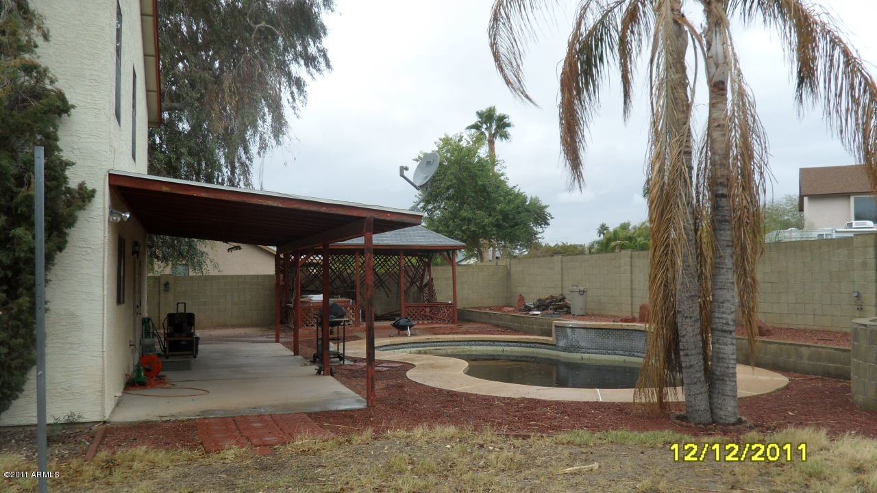 1426 East Utopia Road Phoenix, AZ 85024 - Photo 3 of 14 Patio and gazebo