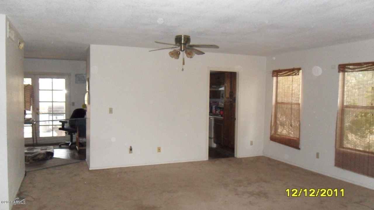 1426 East Utopia Road Phoenix, AZ 85024 - Photo 9 of 14 Family room