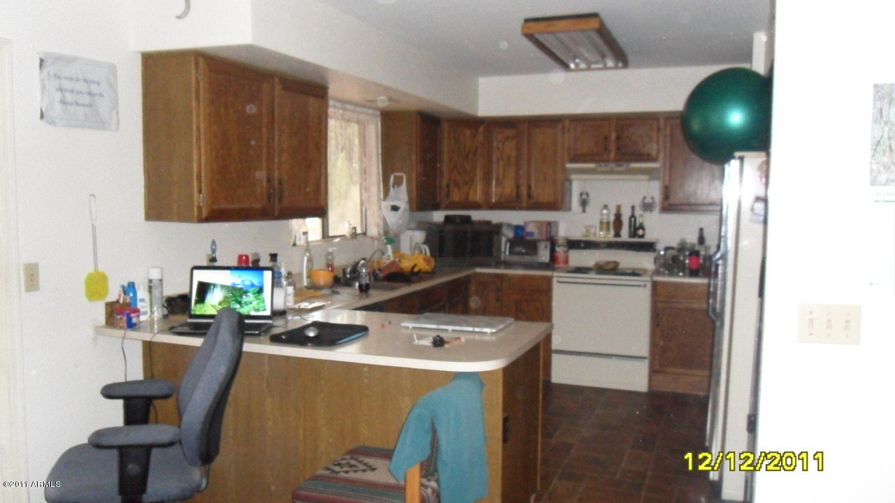 1426 East Utopia Road Phoenix, AZ 85024 - Photo 10 of 14 Kitchen