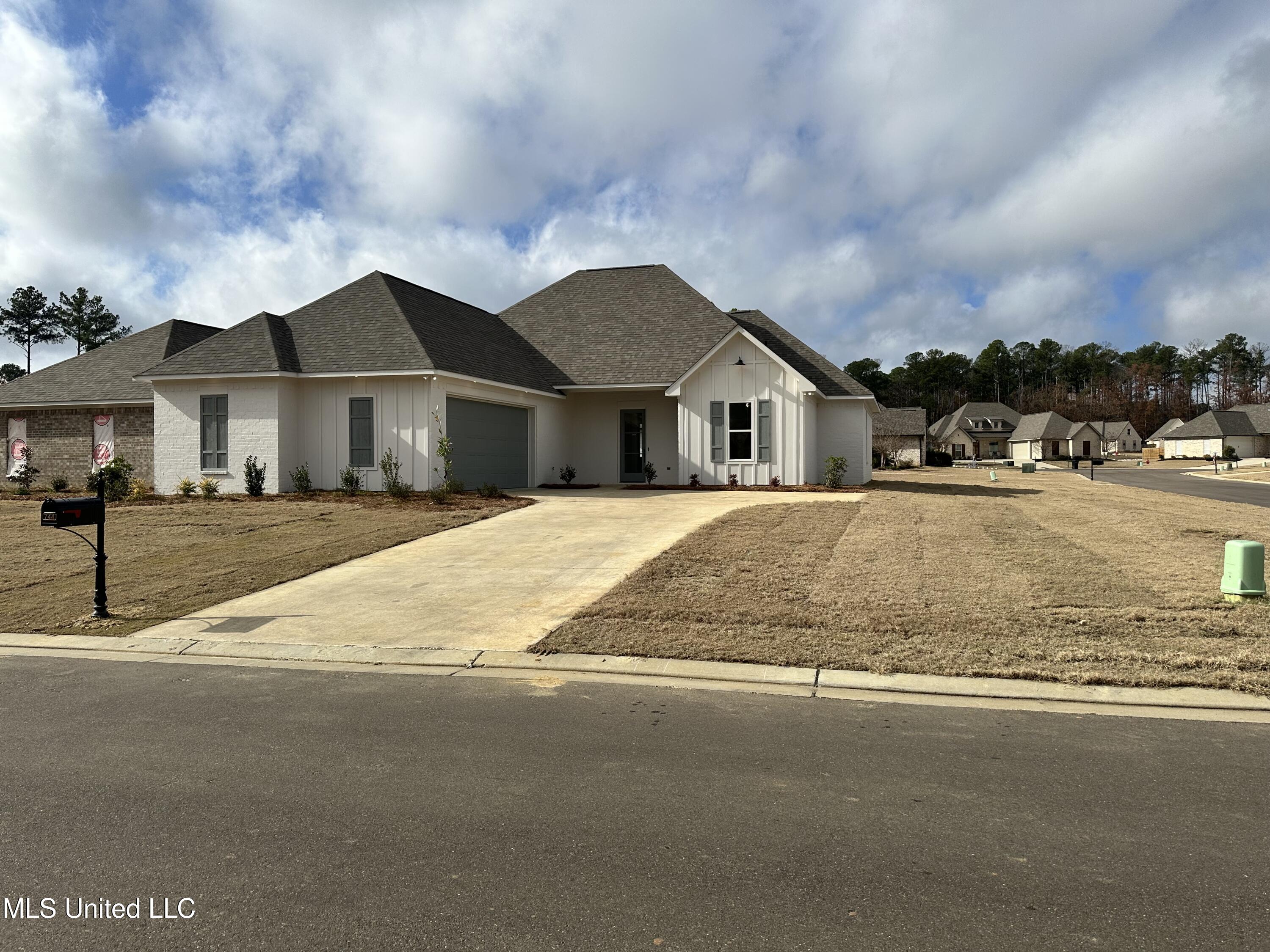 744 Bearing Way Brandon, MS 39047 - Photo 2 of 50 IMG_4733