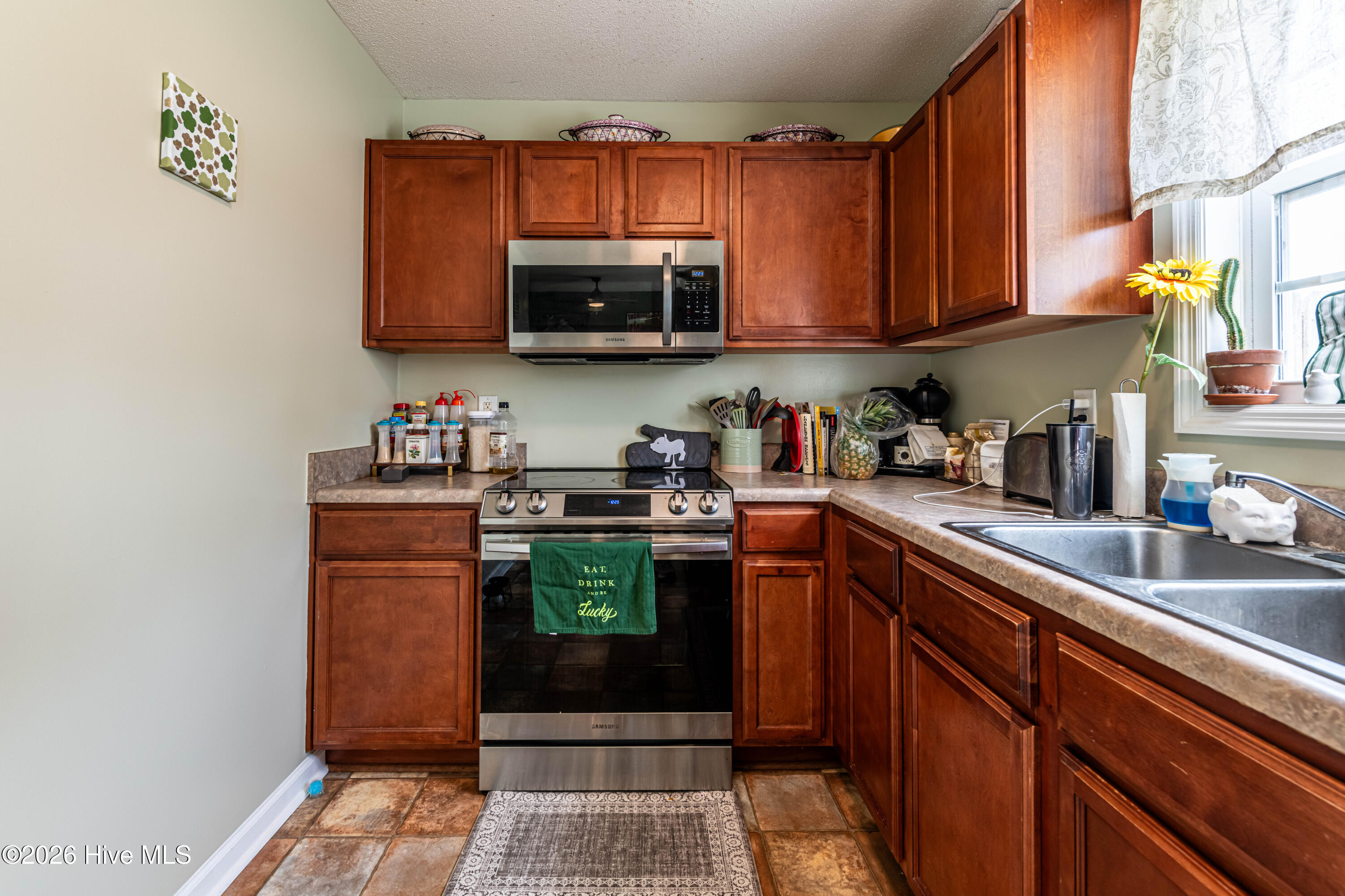 161 Kelly Circle Hubert, NC 28539 - Photo 9 of 39 Kitchen