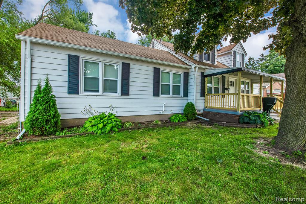 17724 Martin Road Roseville, MI 48066 - Photo 4 of 32 Gallery Image 4