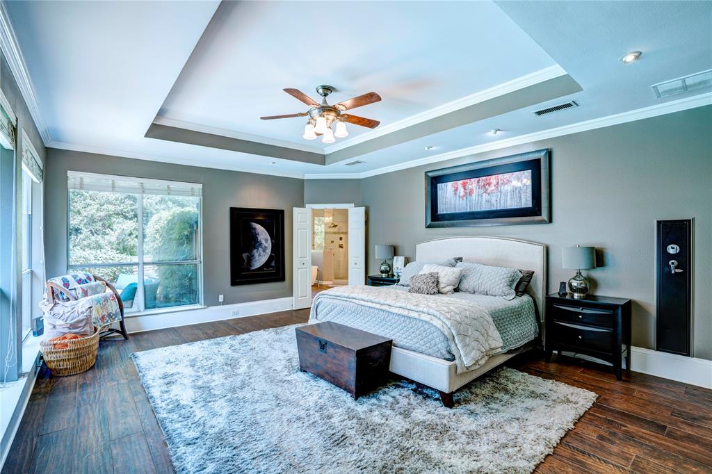 800 Woodcrest Court Southlake, TX 76092 - Photo 22 of 40 a bedroom with a bed and a large window