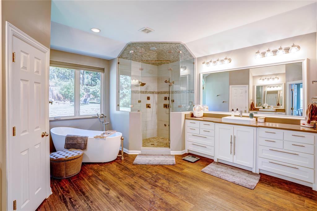 800 Woodcrest Court Southlake, TX 76092 - Photo 25 of 40 a spacious bathroom with a double vanity sink a mirror and a bathtub