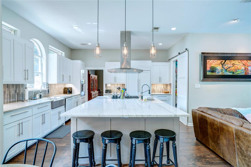 800 Woodcrest Court Southlake, TX 76092 - Photo 9 of 40 a large kitchen with a table and chairs in it
