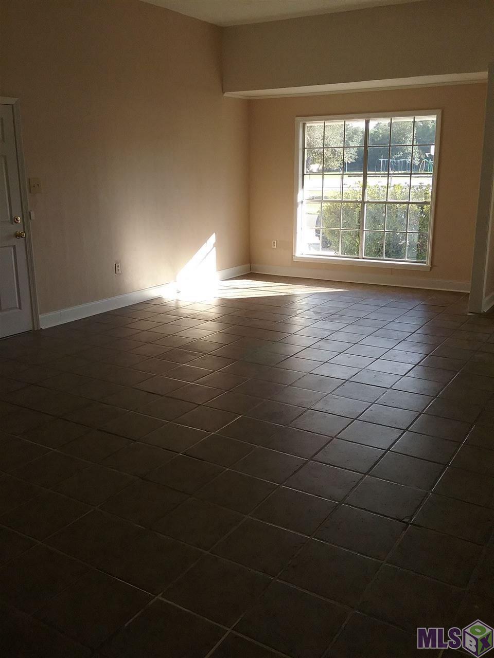 9251 Wild Valley Road Baton Rouge, LA 70810 - Photo 3 of 9 Family Room