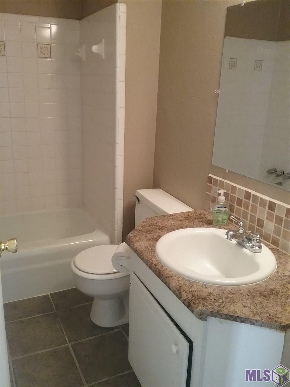 9251 Wild Valley Road Baton Rouge, LA 70810 - Photo 4 of 9 Hall Bath