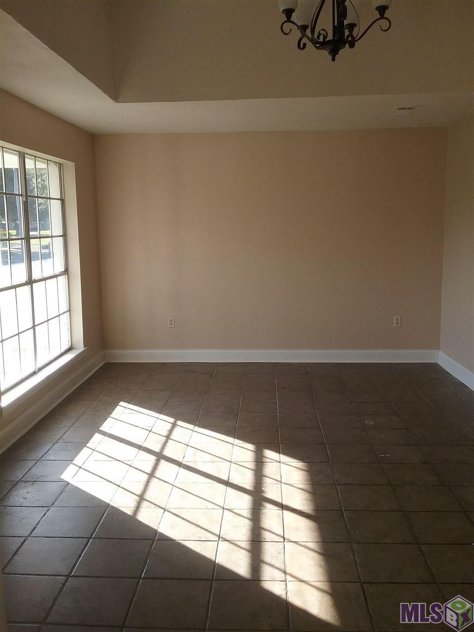 9251 Wild Valley Road Baton Rouge, LA 70810 - Photo 6 of 9 Formal Dining