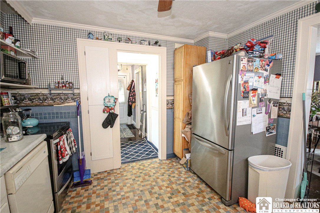 85 Dearborn Street Jamestown, NY 14701 - Photo 9 of 24