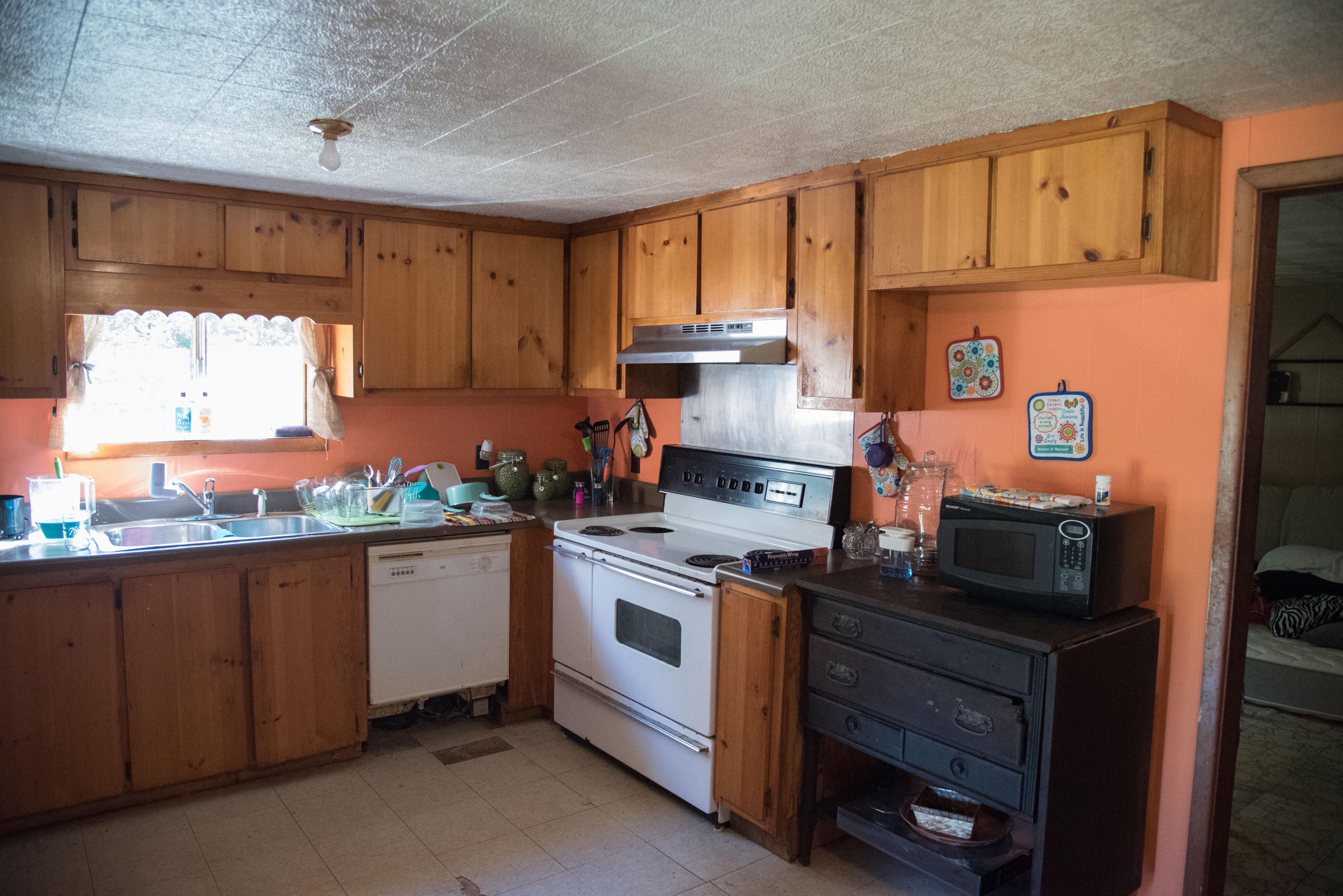 265 Harris Road Trenton, GA 30752 - Photo 8 of 19 265 Harris Rd-Kitchen2