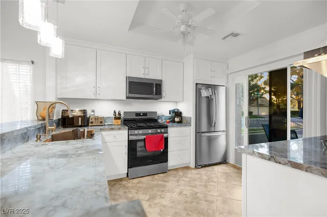 $2,300 | 2800 Linkview Drive, Las Vegas, NV 89134