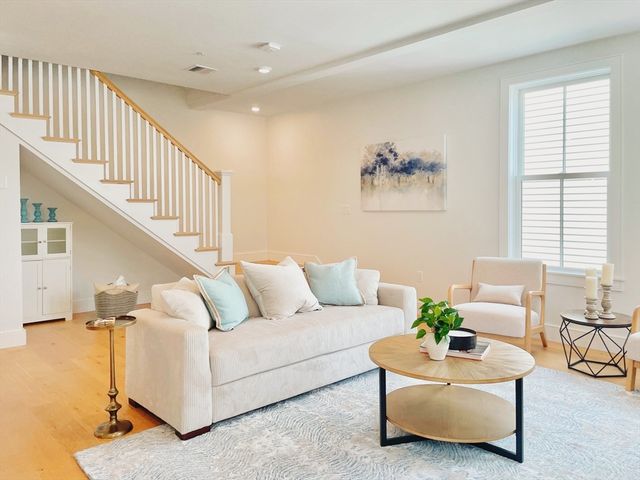 $1,055,000 | 165 Everett Street, Unit 6, Boston, MA 02128