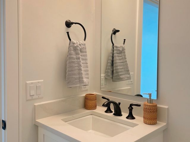 $1,055,000 | 165 Everett Street, Unit 6, Boston, MA 02128