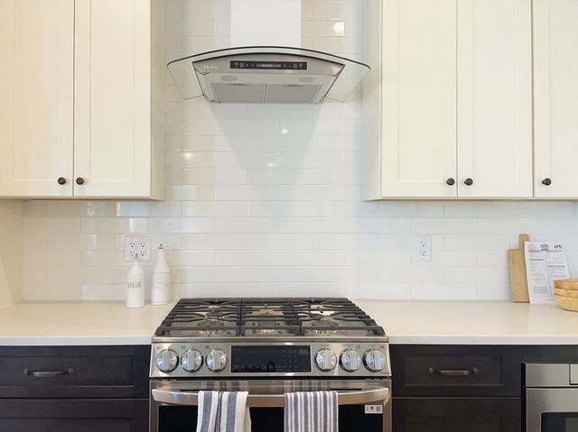 $1,055,000 | 165 Everett Street, Unit 6, Boston, MA 02128