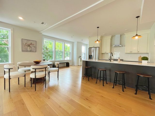 $1,055,000 | 165 Everett Street, Unit 6, Boston, MA 02128