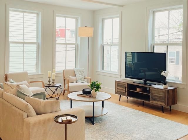 $1,055,000 | 165 Everett Street, Unit 6, Boston, MA 02128