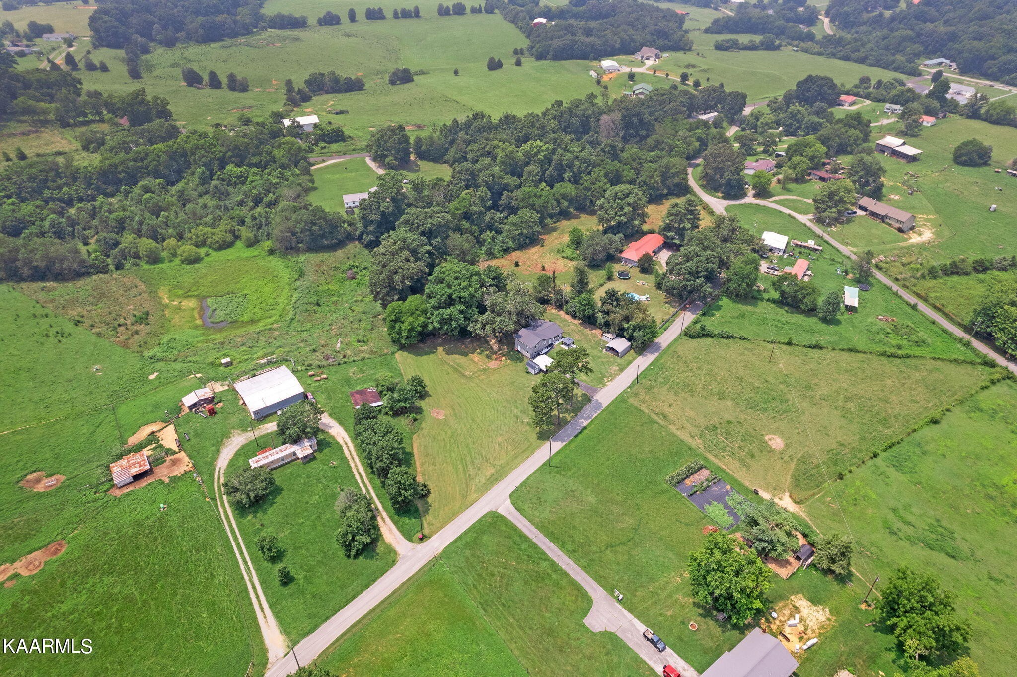 3325 Wade Road West, Unit W Loudon, TN 37774 - Photo 29 of 36 an aerial view of a golf course with parking space