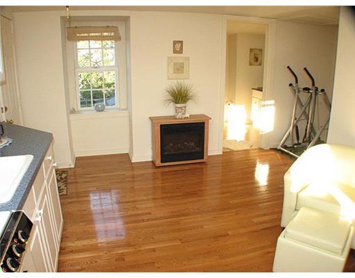 177 Shore Road, Unit 6 Ogunquit, ME 03907 - Photo 10 of 13 Living Room.