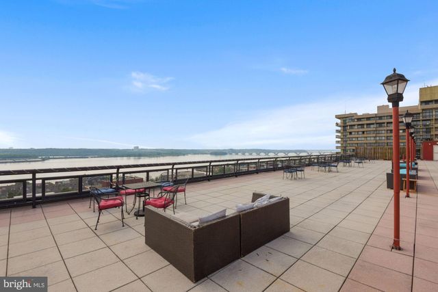 $309,000 | 801 North Pitt Street, Unit 808, Alexandria, VA 22314