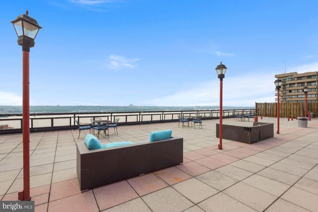 $309,000 | 801 North Pitt Street, Unit 808, Alexandria, VA 22314