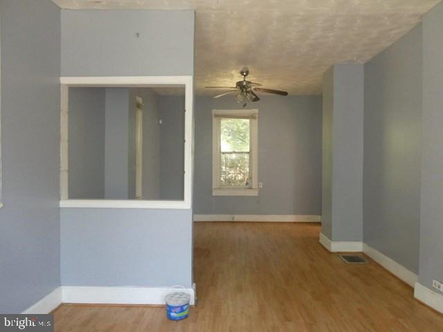 5327 Hamlin Avenue Baltimore, MD 21215 - Photo 3 of 21