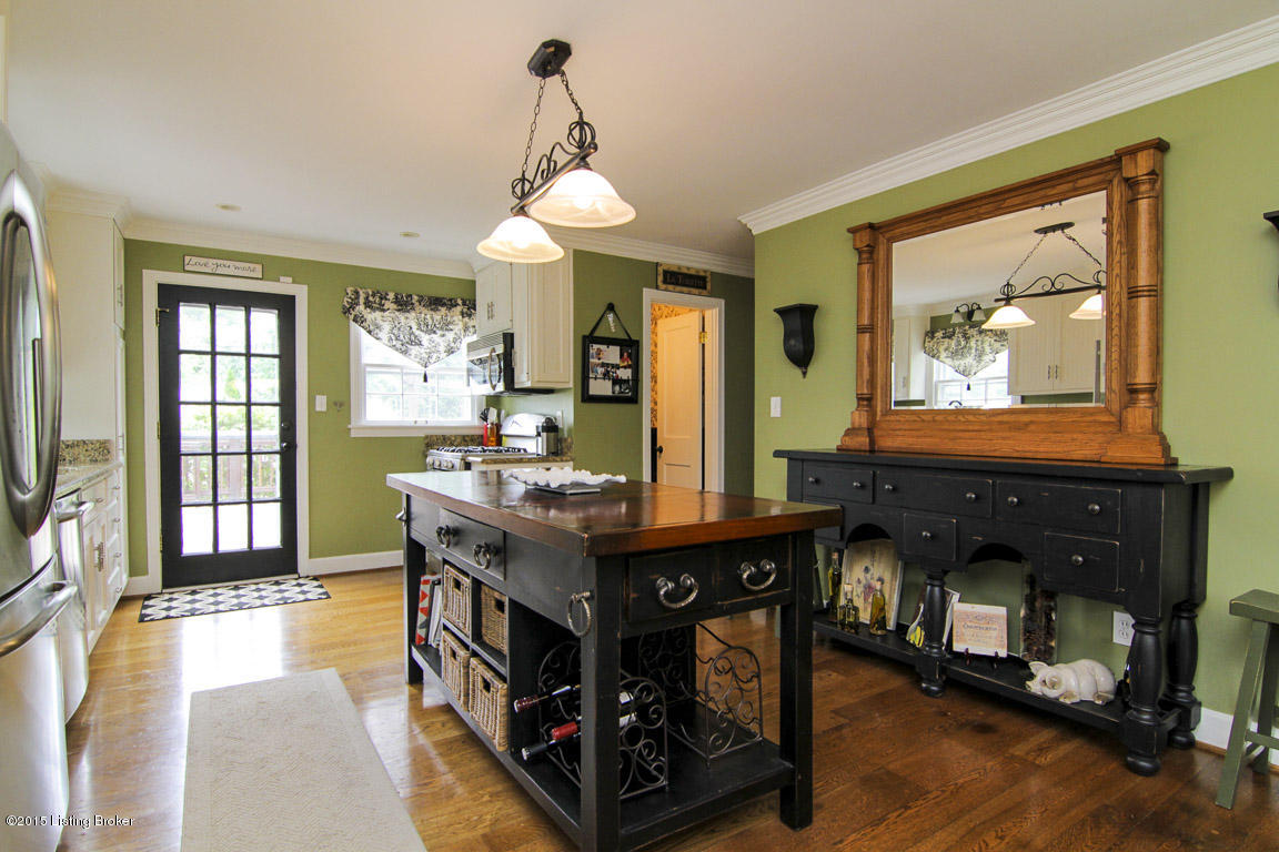 205 Ring Road Louisville, KY 40207 - Photo 13 of 68 0026
