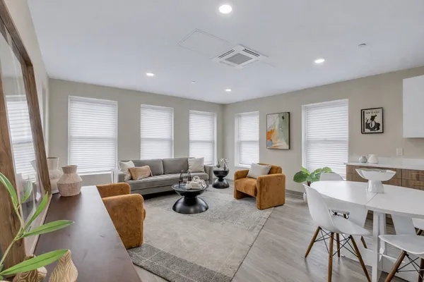 $3,200 | 377 Cummins Highway, Unit 2, Boston, MA 02126